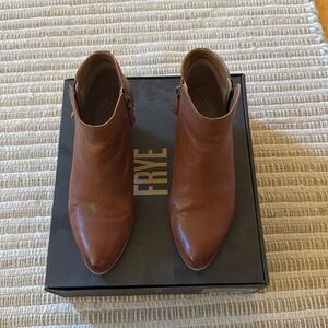 Frye “Judith Zip Bootie” size 9, cognac
